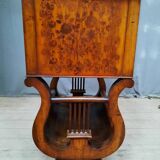 Worker from the 19th century with lyre base