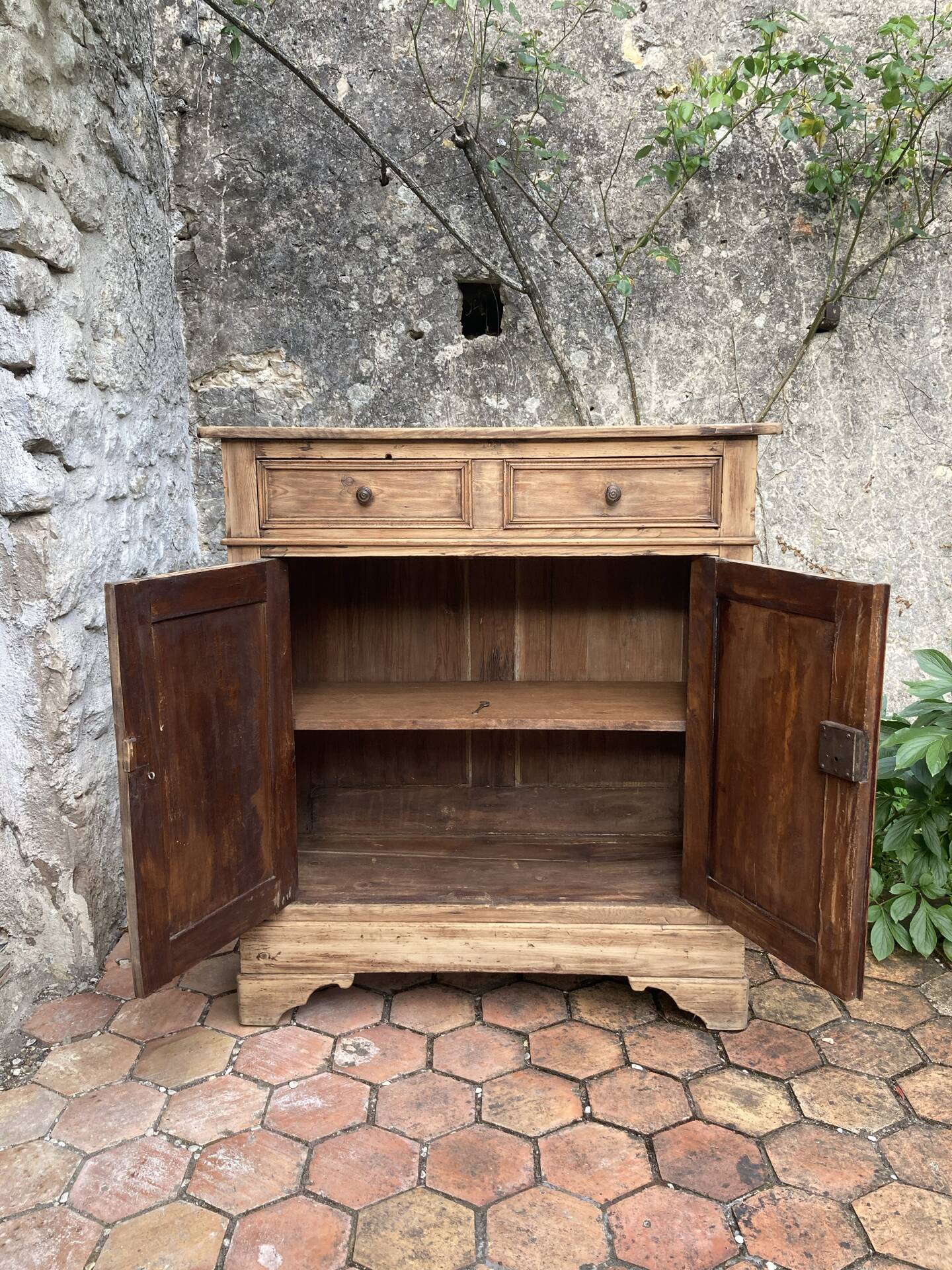 Old buffet
