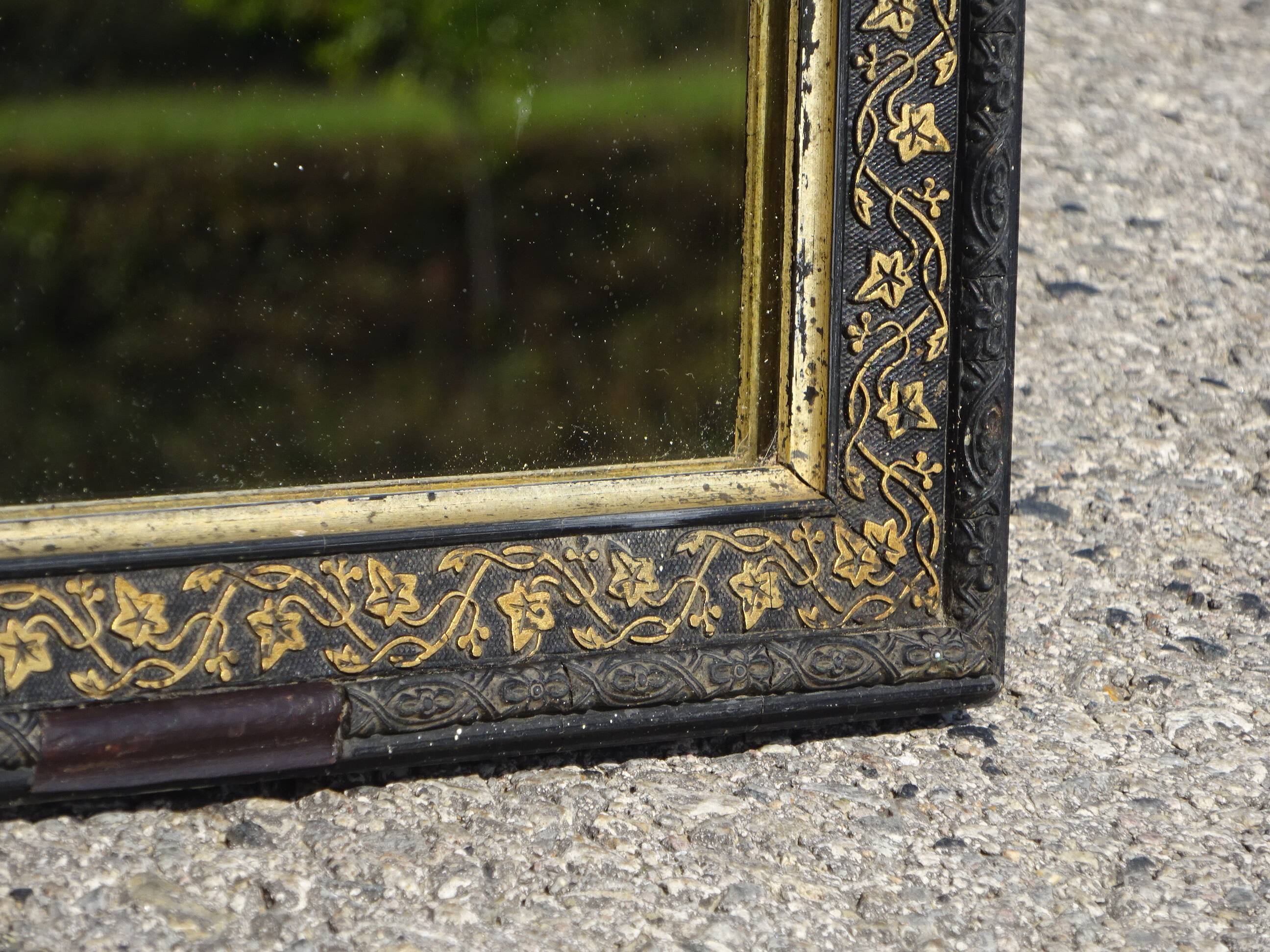 Black and gold mirror, vine leaves 63x88cm