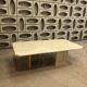 Table en travertin rectangle avec 2 pieds en l