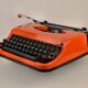 Machine à écrire orange Underwood 130 - vintage 70