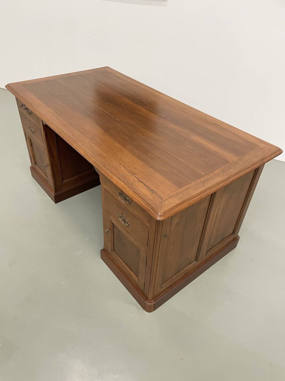 Comptoir ou bureau en noyer années 50