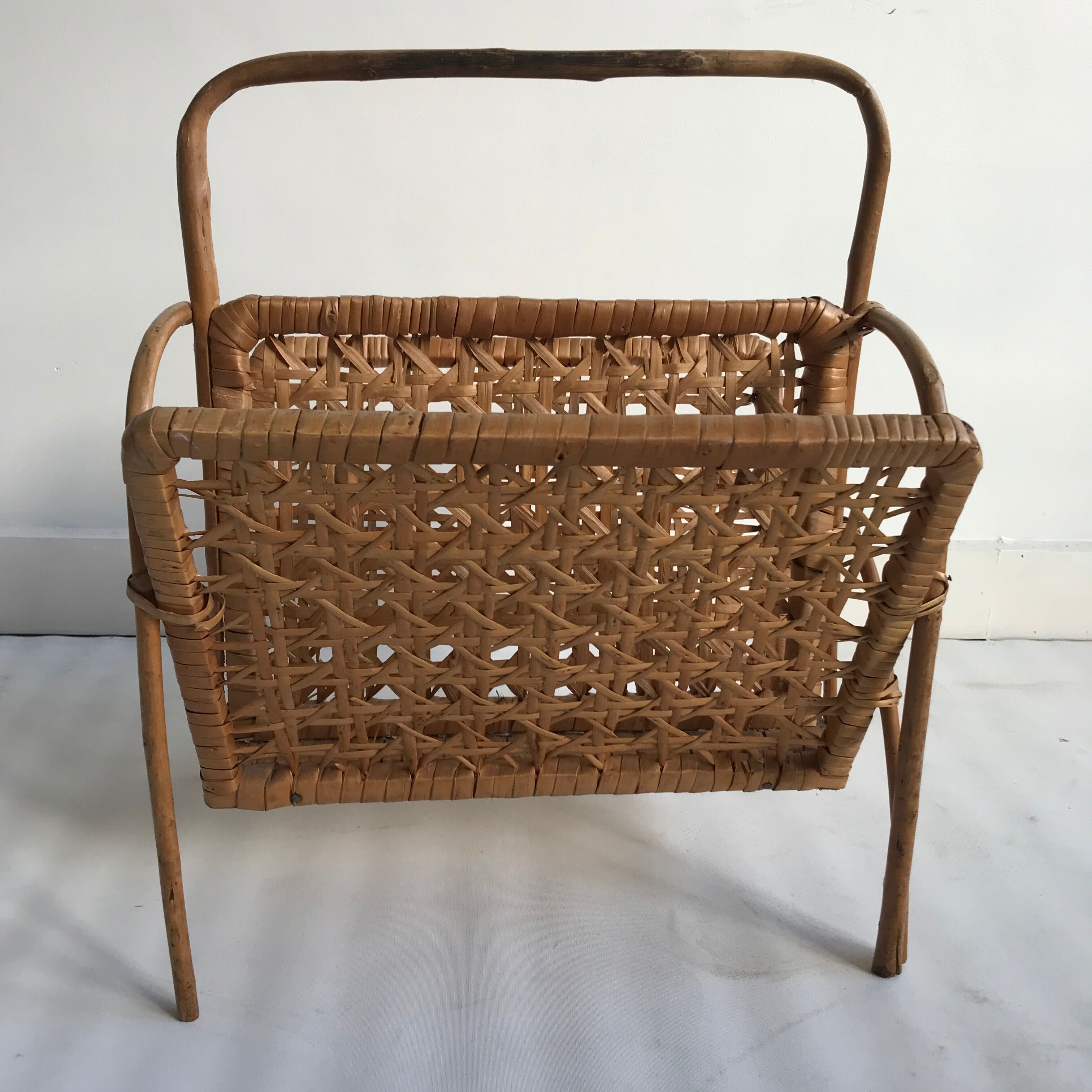 Magazine rack wicker and rattan
