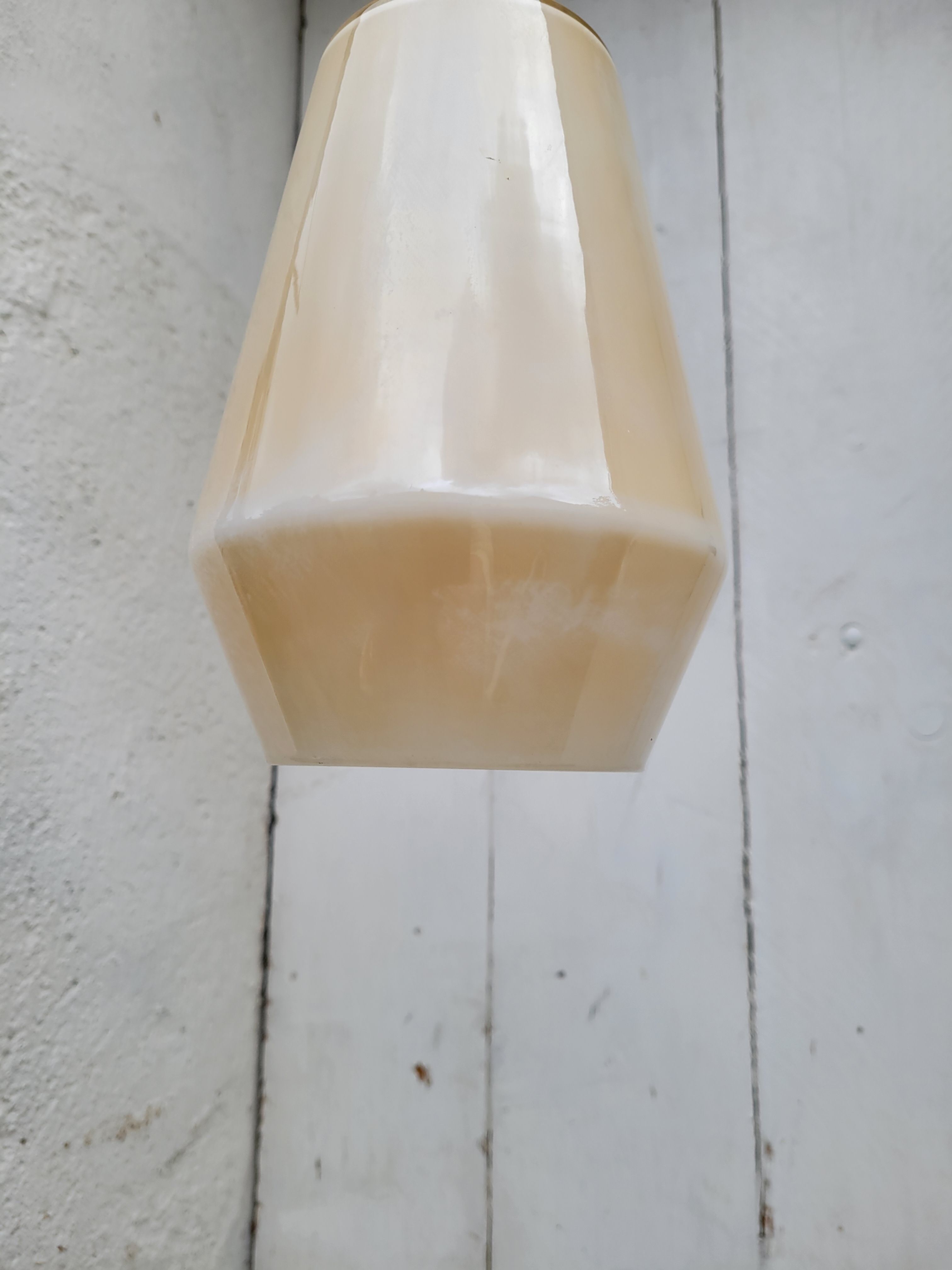 Opaline suspension