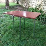 Foldable formica table