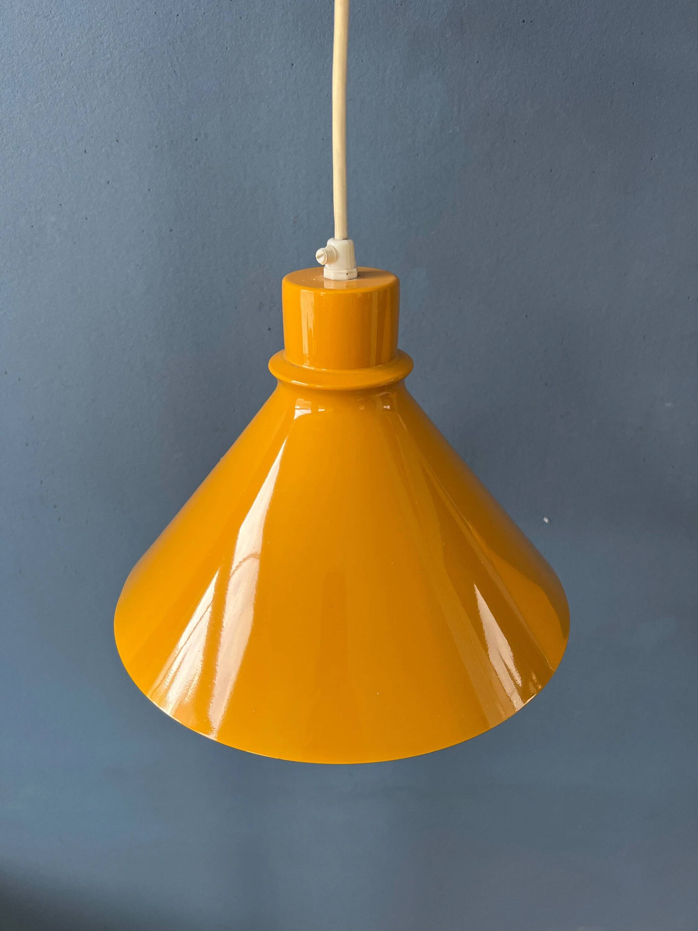 Ensemble (2) de suspensions vintage en métal jaune