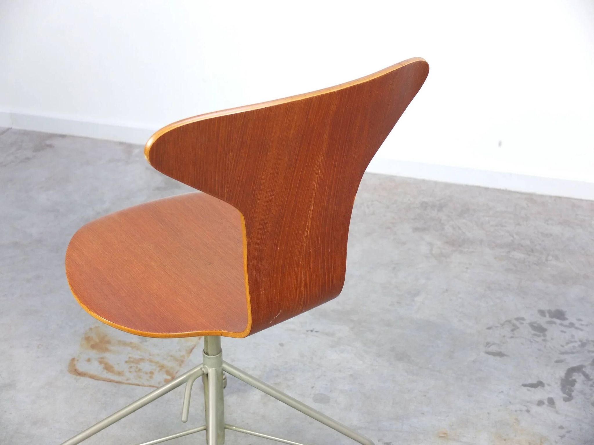 1st edition 'Mosquito' swivel desk chair by Arne Jacobsen for Fritz Hansen, 1955