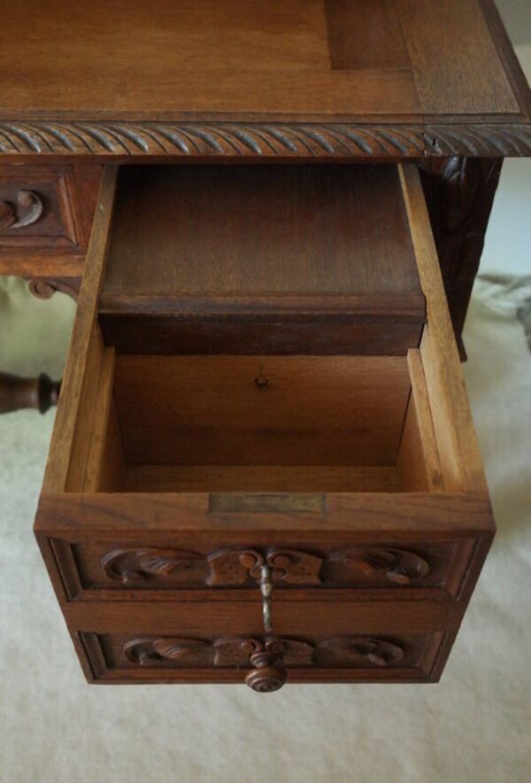 Bureau à caisse et gradin en chêne néo-Renaissance