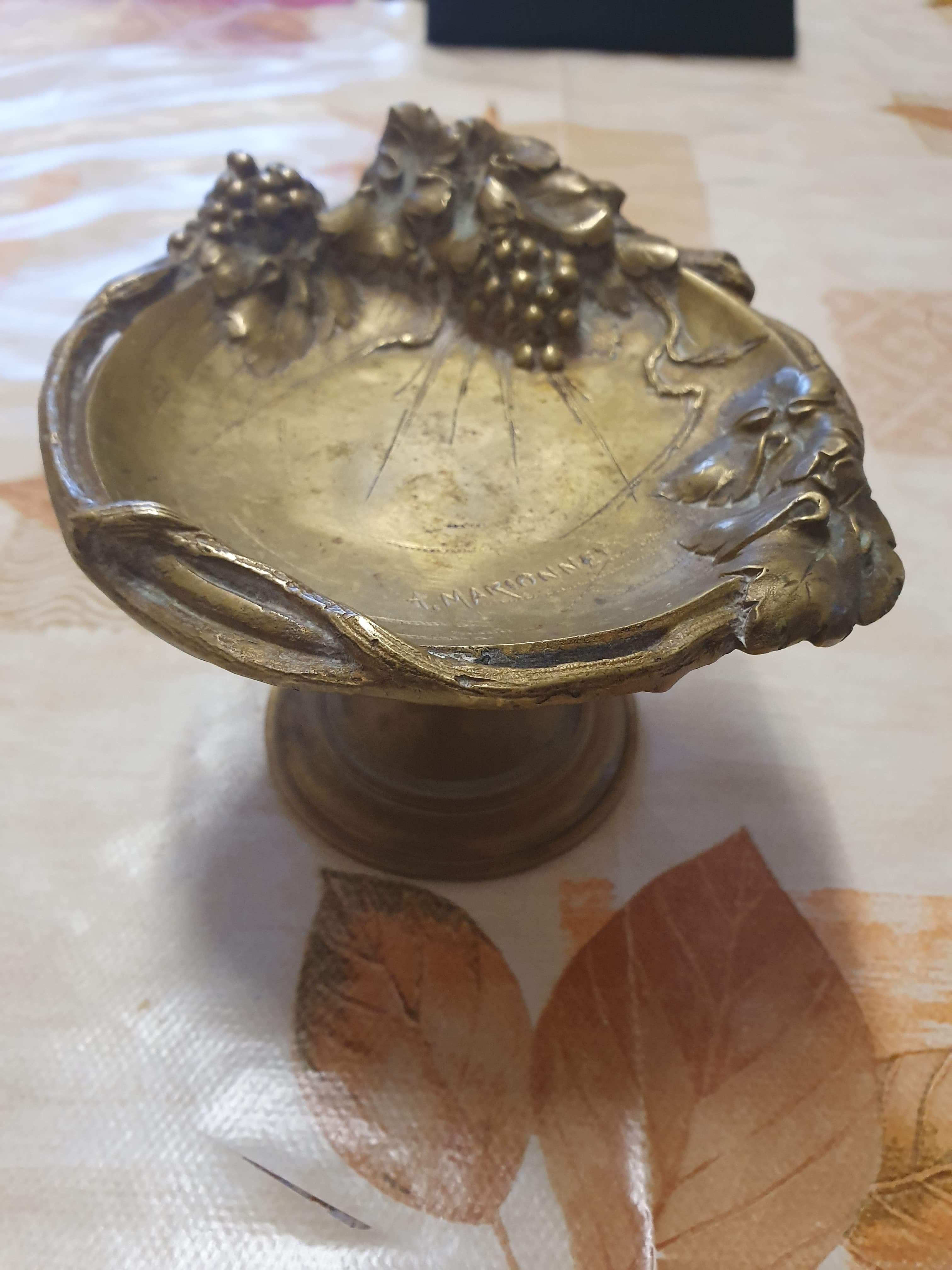 Empty bronze pocket of ore puppet