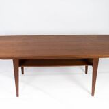 Table basse en teck avec étagère, de design danois des années 1960