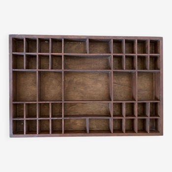 Wall shelf for miniatures