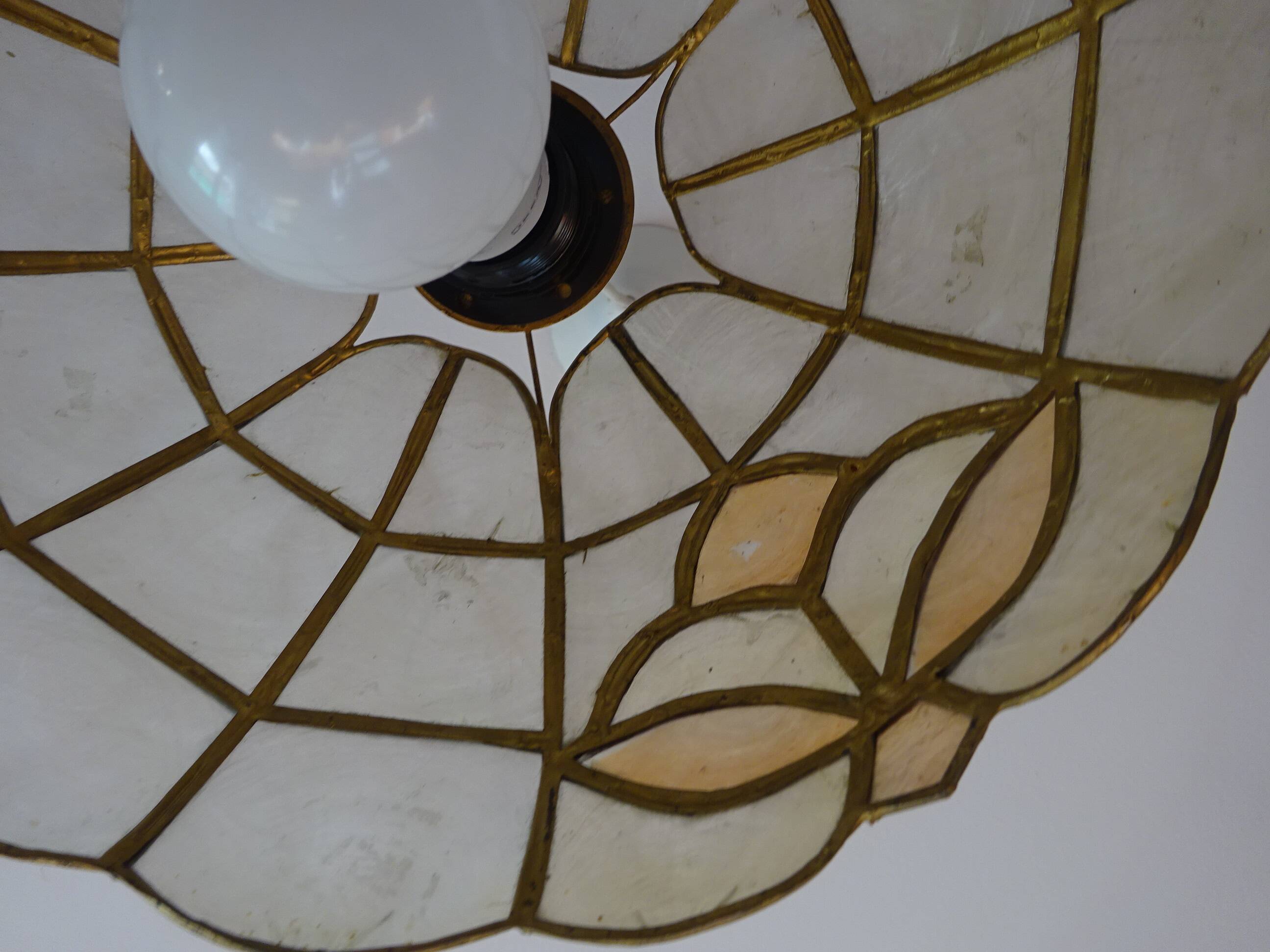 Lustre vintage en nacre et laiton