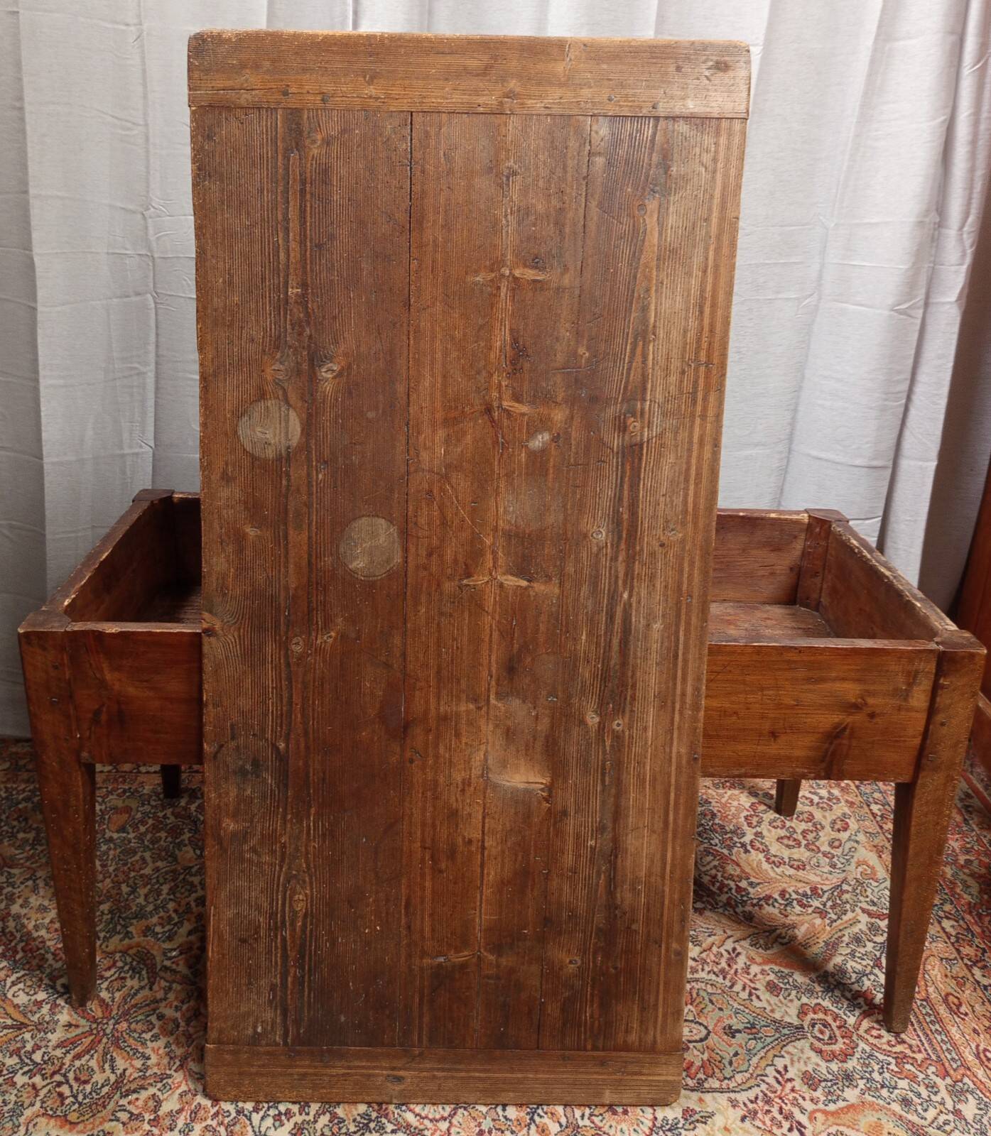 Table with a kneading trough in beech from the 19th century.