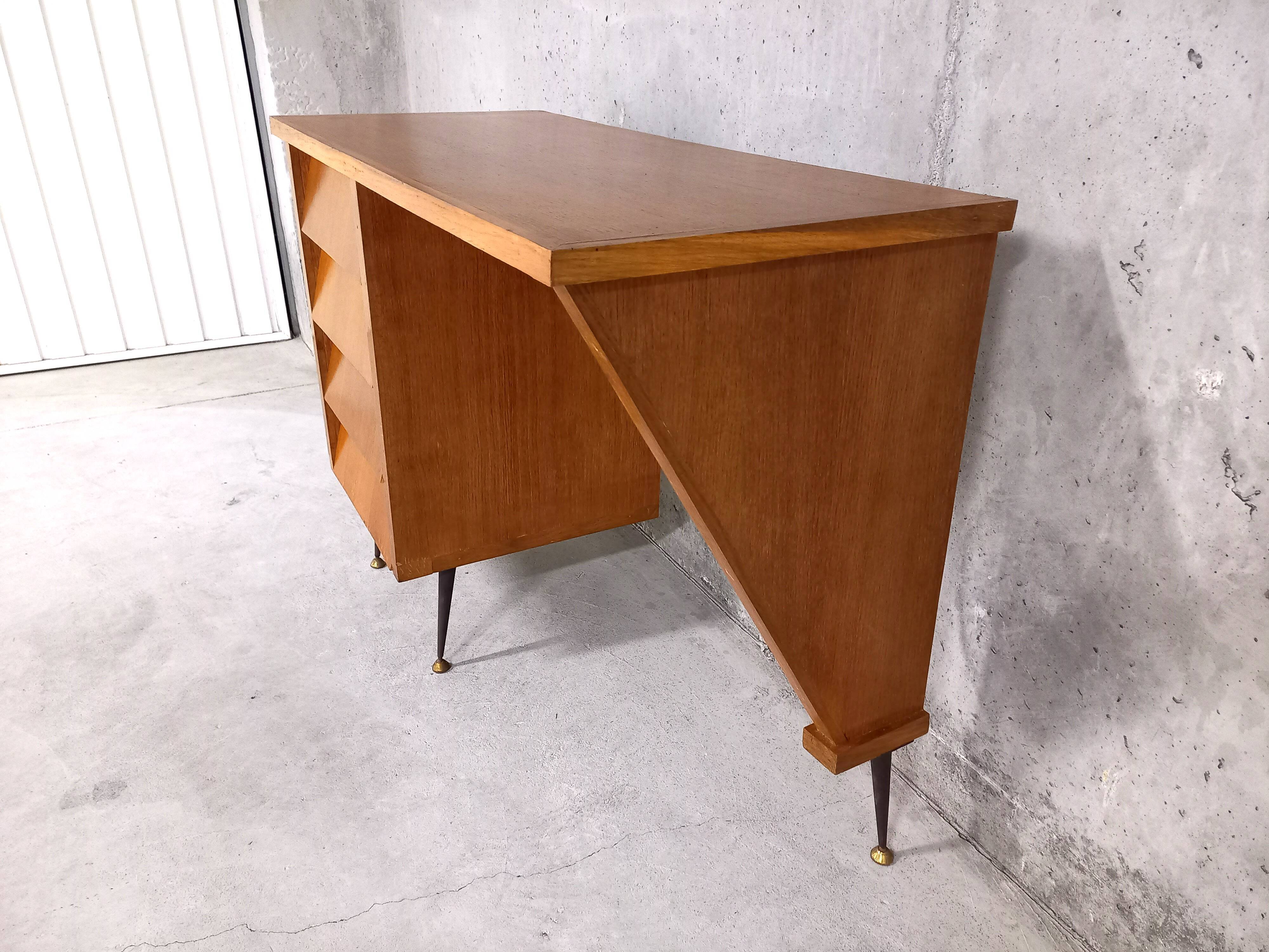 Bureau vintage design en bois clair années 50 60