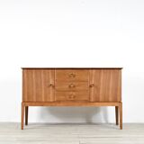 Buffet en noyer de Gordon Russell pour Heal, datant du milieu du siècle
