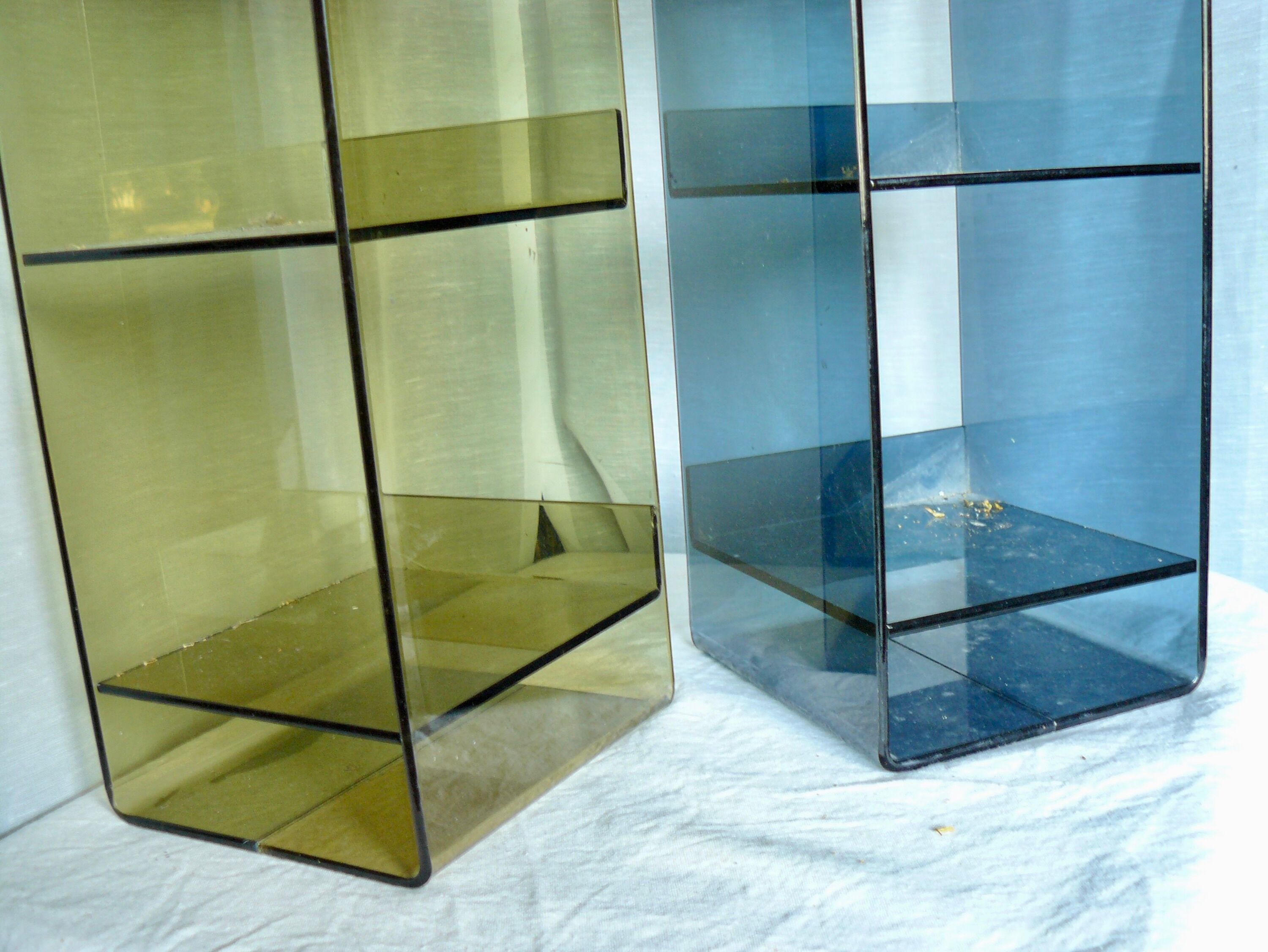 Pair of shelves in plexiglas 1980s
