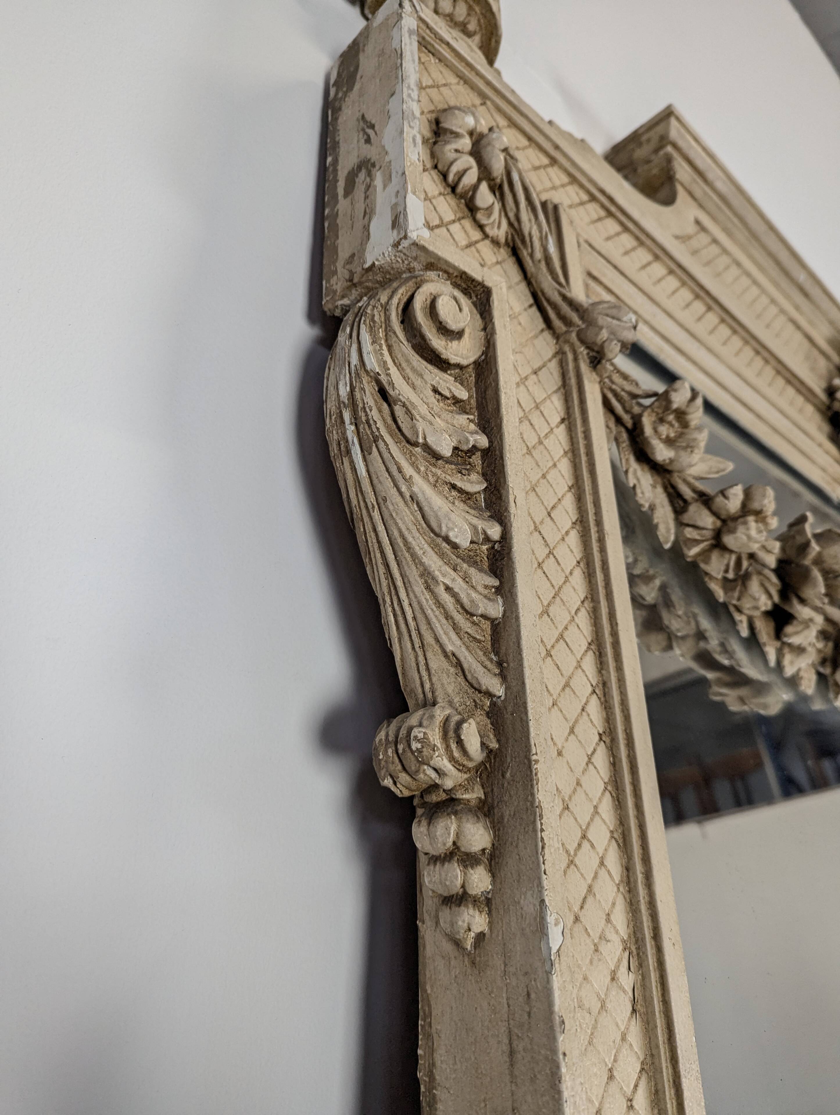 Miroir d'entrée de Château réchampi de style Louis XVI