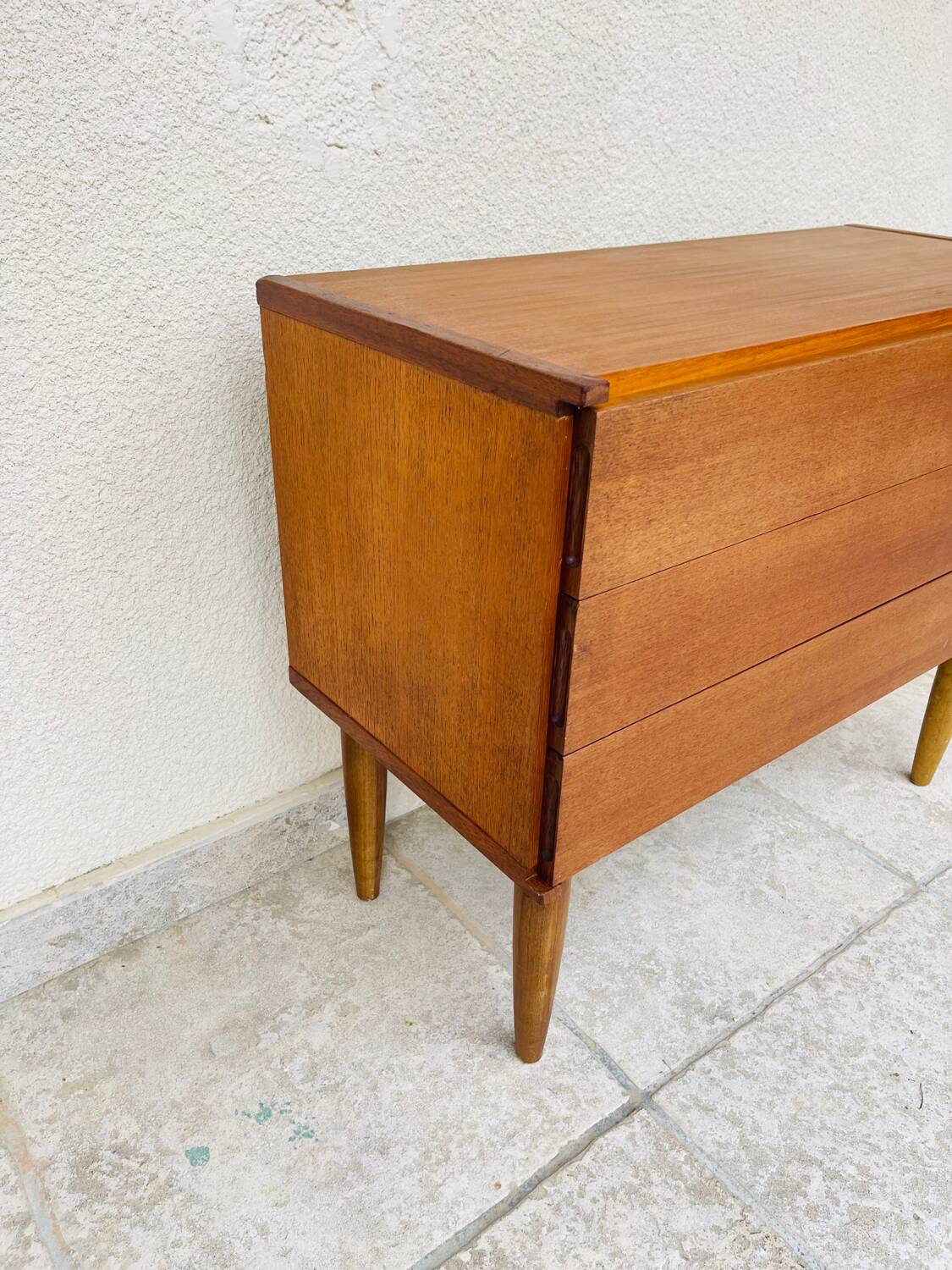 Minimalist teak chest of drawers