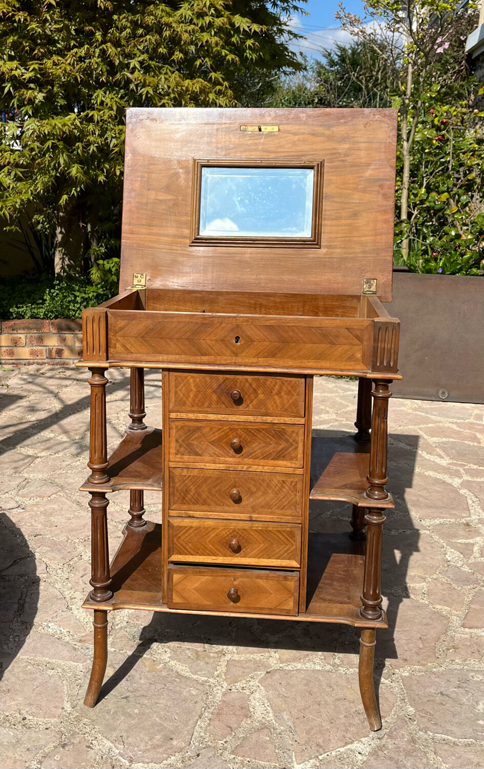 Art nouveau hairdresser