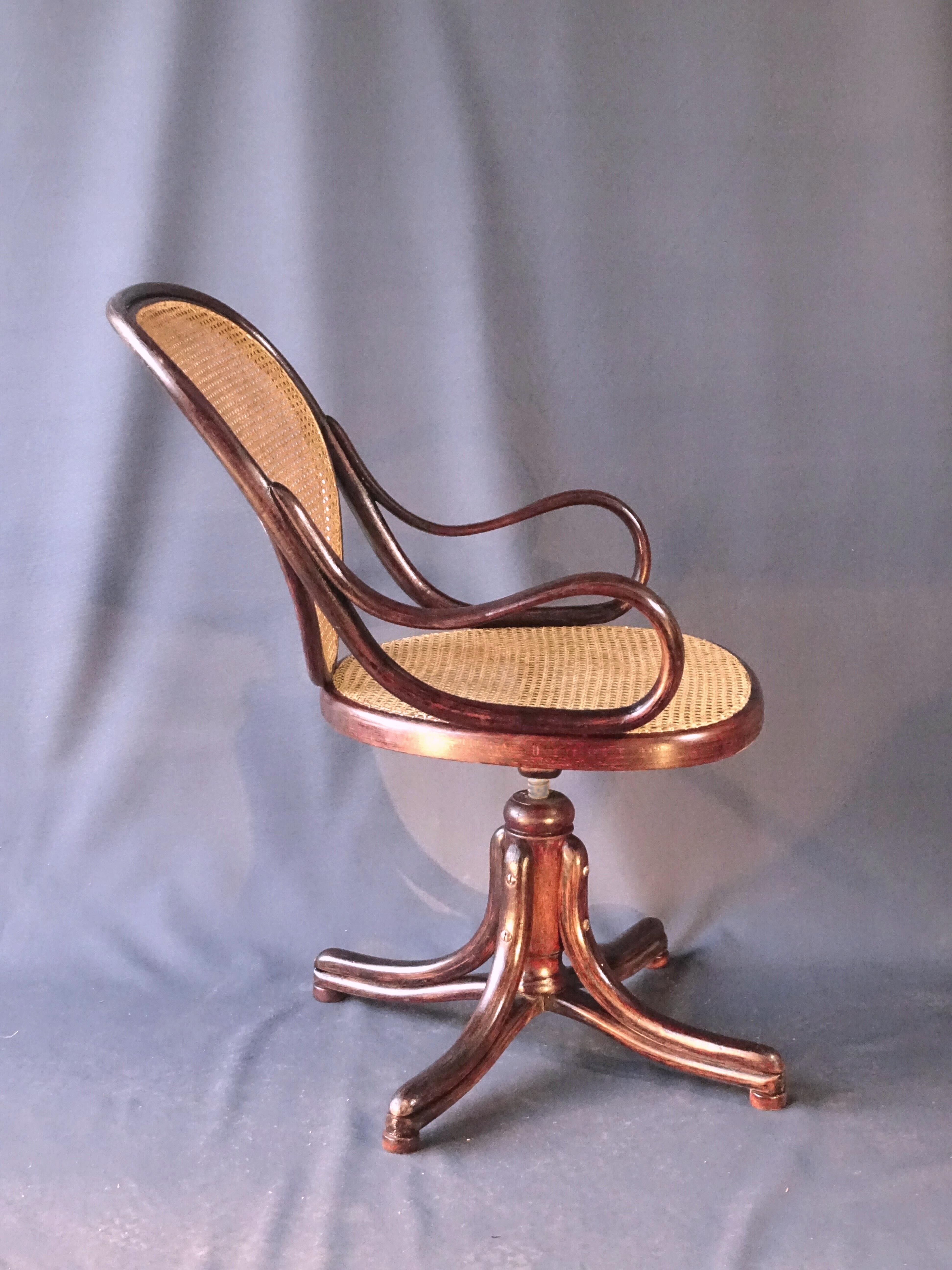 Office screw chair by Thonet 1880