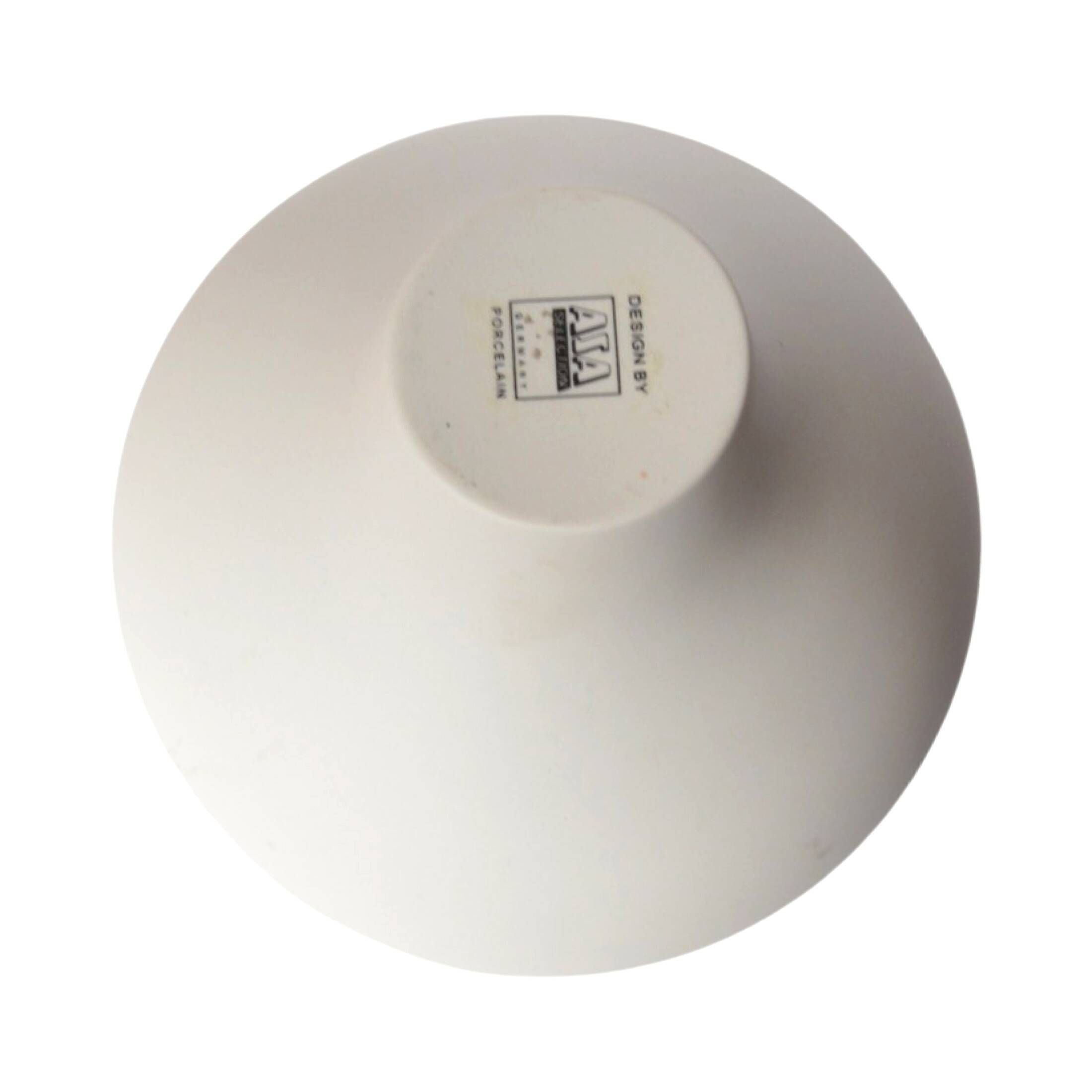White, minimalist Asa vase, Germany, 1980s.