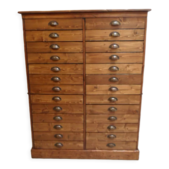 Cabinet d’apothicaire vintage avec 26 tiroirs