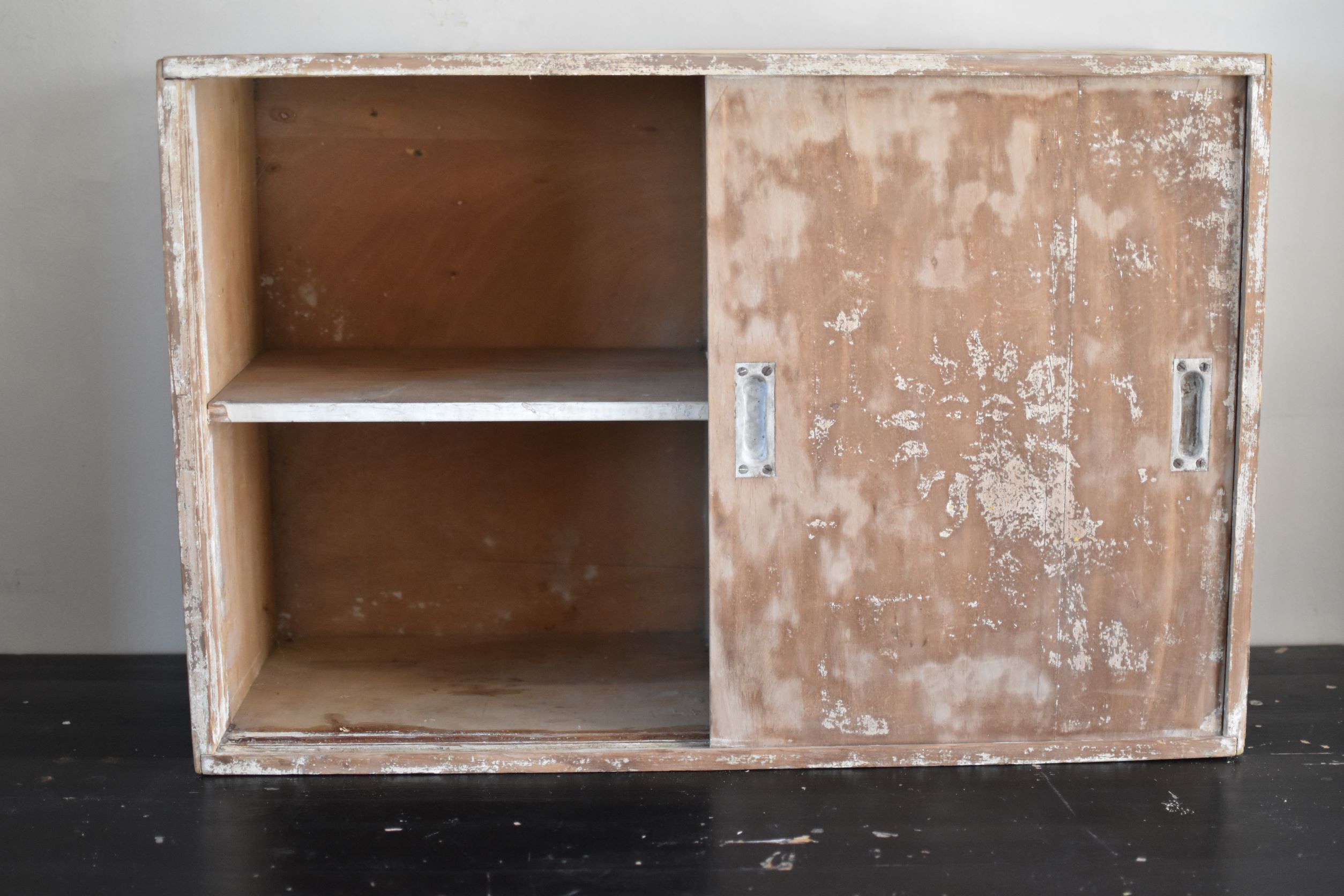 Slide cabinet / wall box