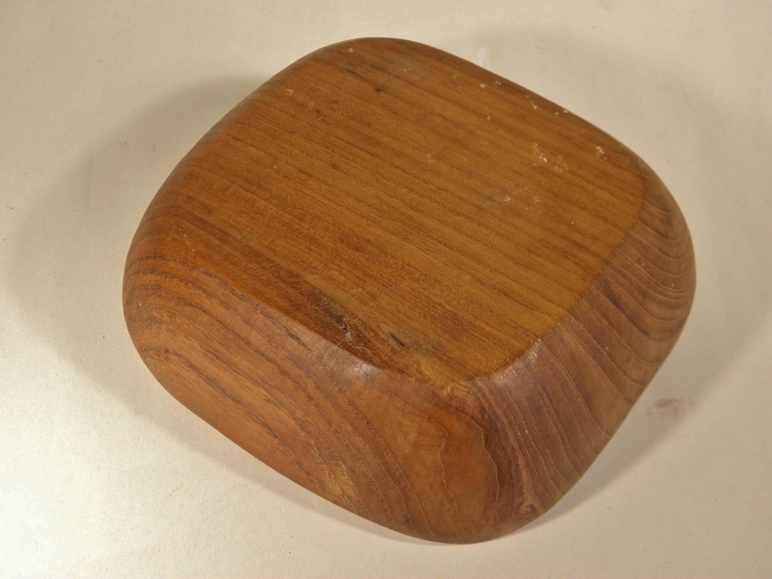 Teak bowl, empty pocket