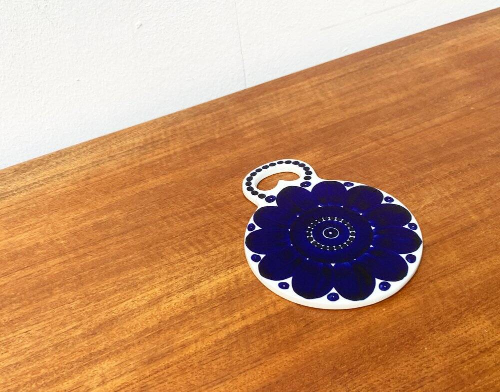 Vintage Valencia wall plate design by Ulla Procope for Arabia, Finland.