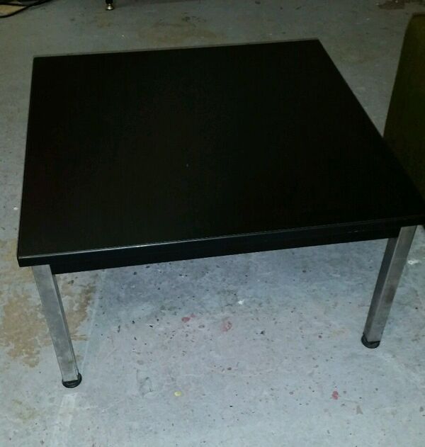 Table en basse des années 70 éditée par Strafor.