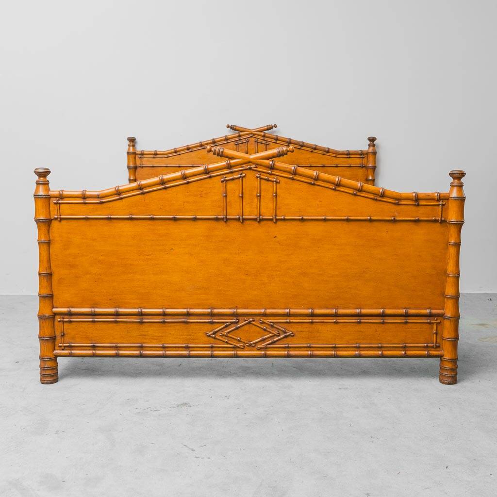 Vintage double bed in bamboo-style wood – Italian design from the 1940s