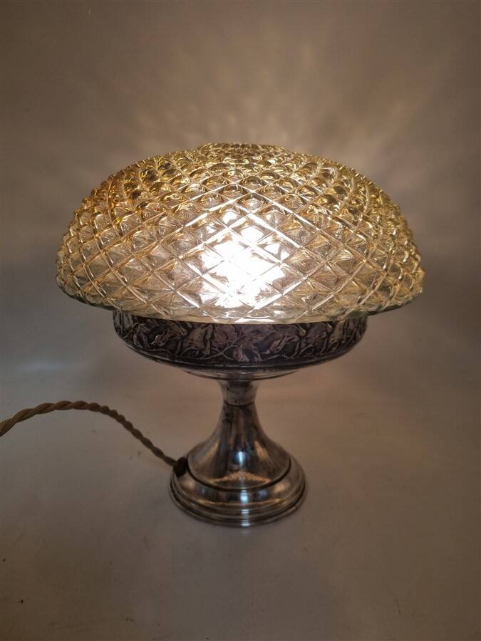 Table lamp