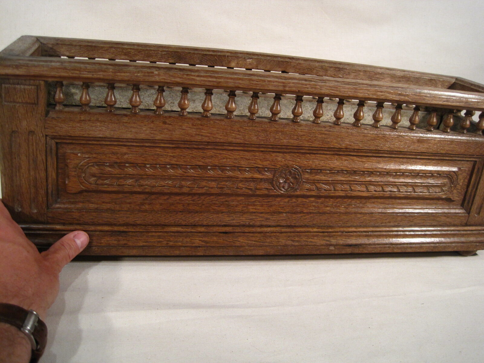 Old planter planter outside wooden box around 1900