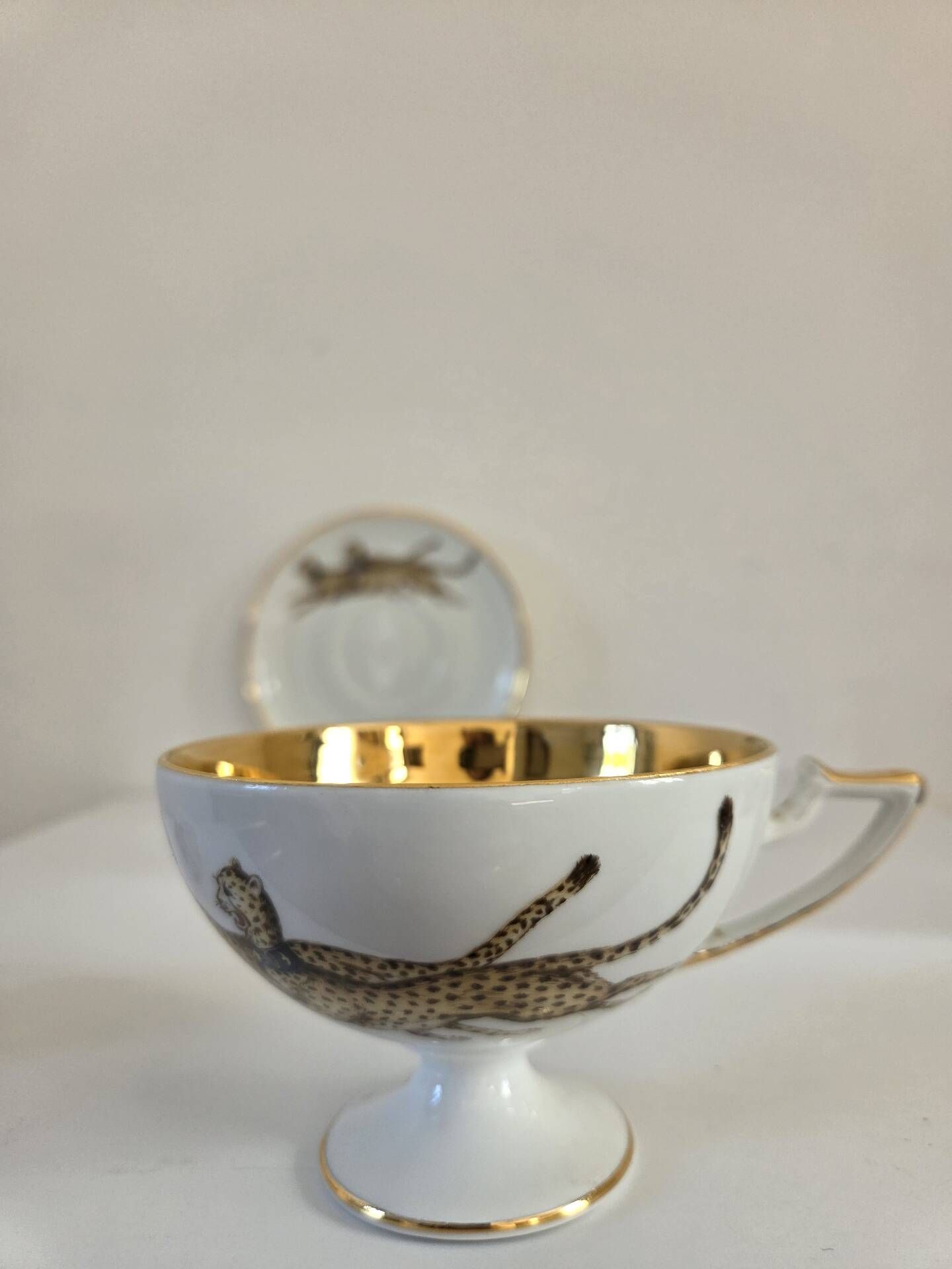 Porcelain cup from Paris "Royal Hunts"