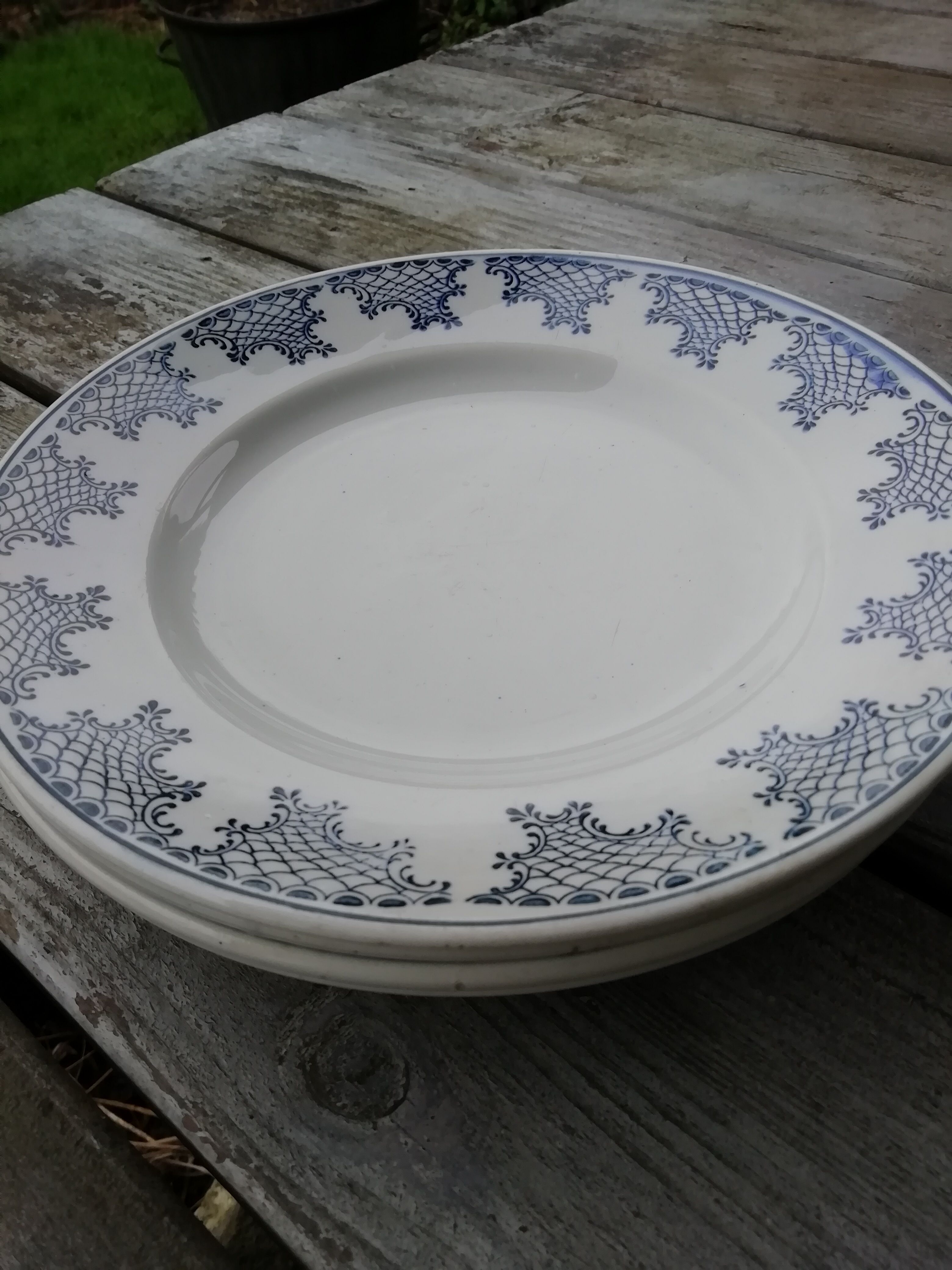 4 flat iron earth plates