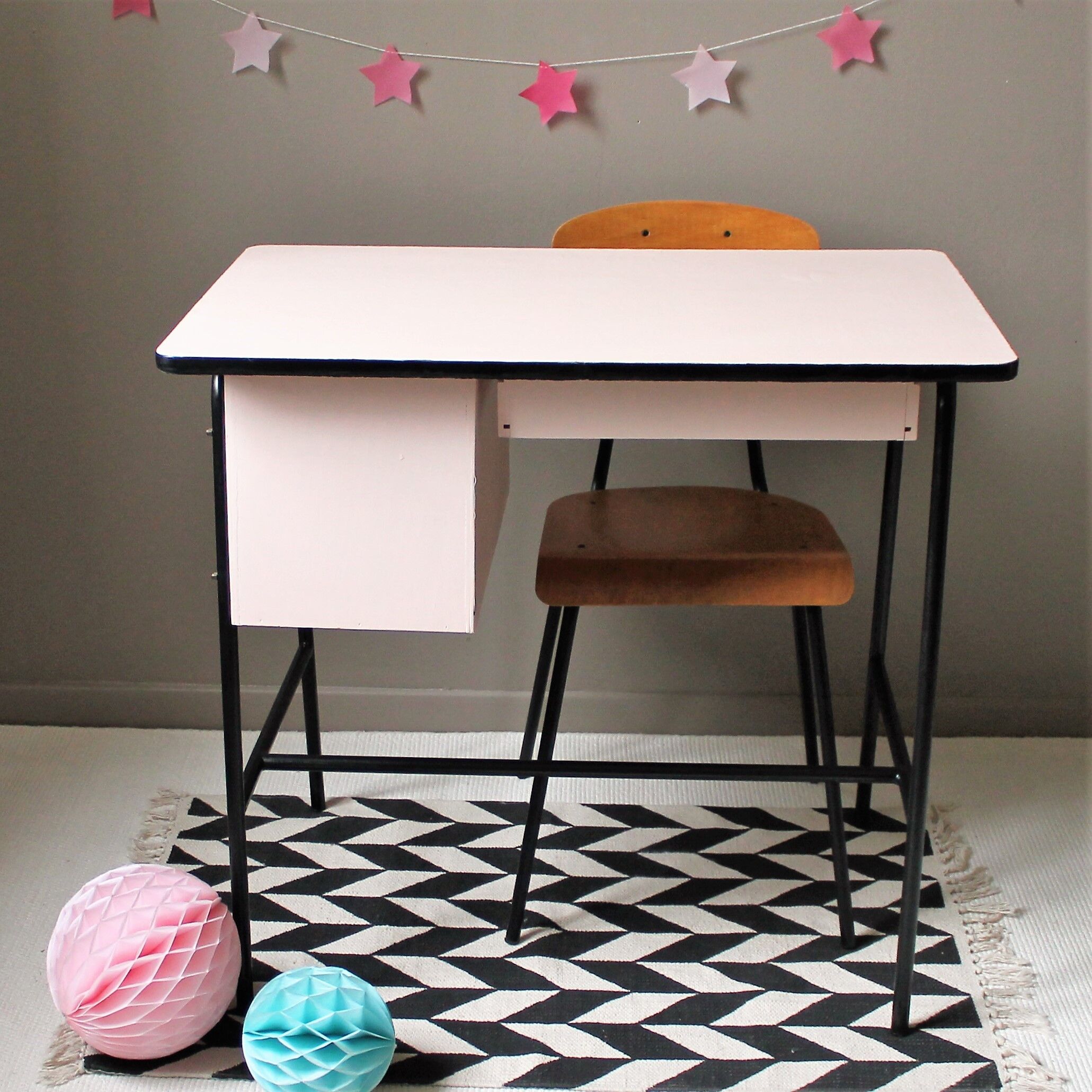 Bureau & chaise des années vintage