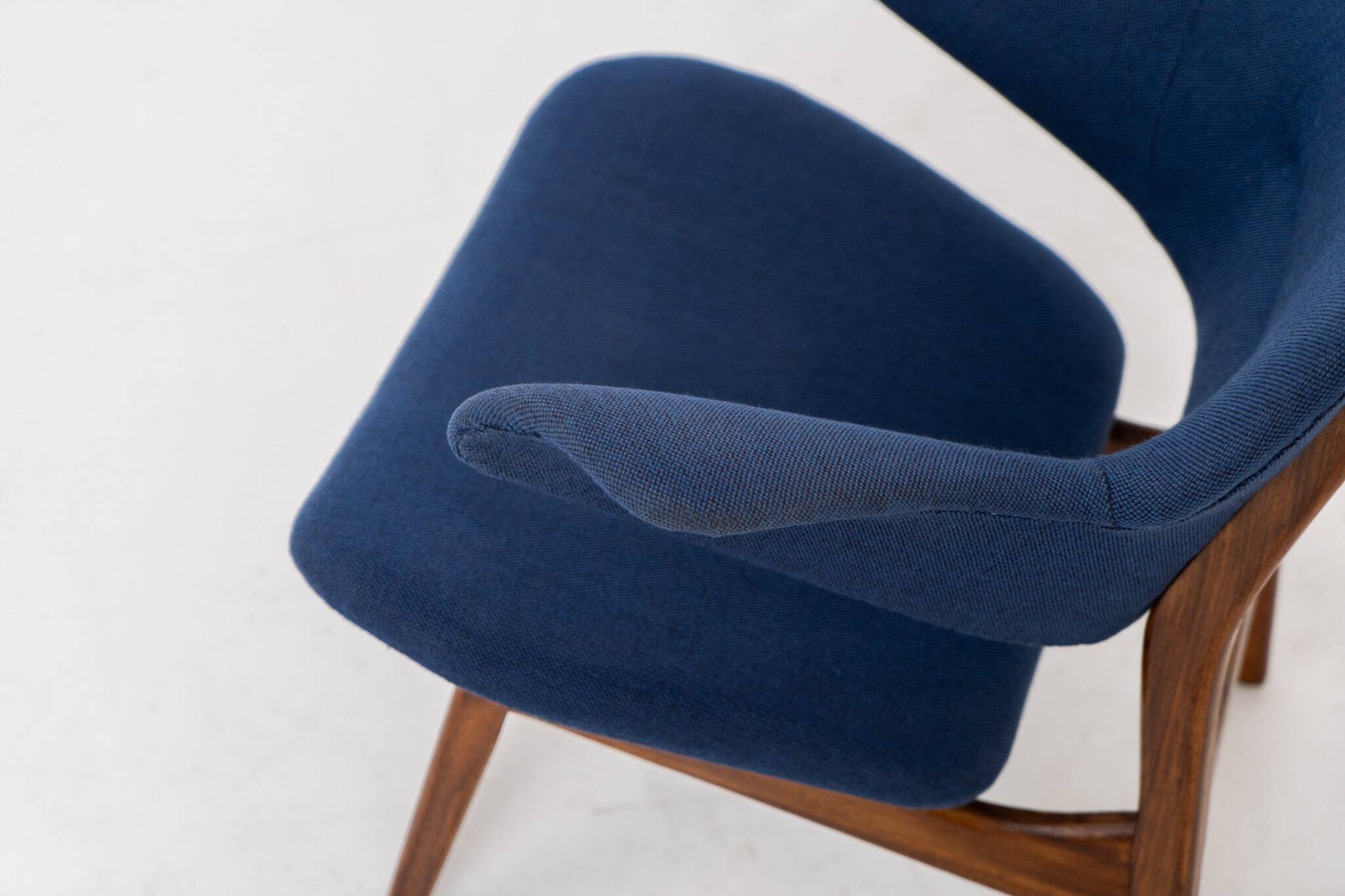 “Pinguin” armchair by Louis van Teeffelen for Wébé