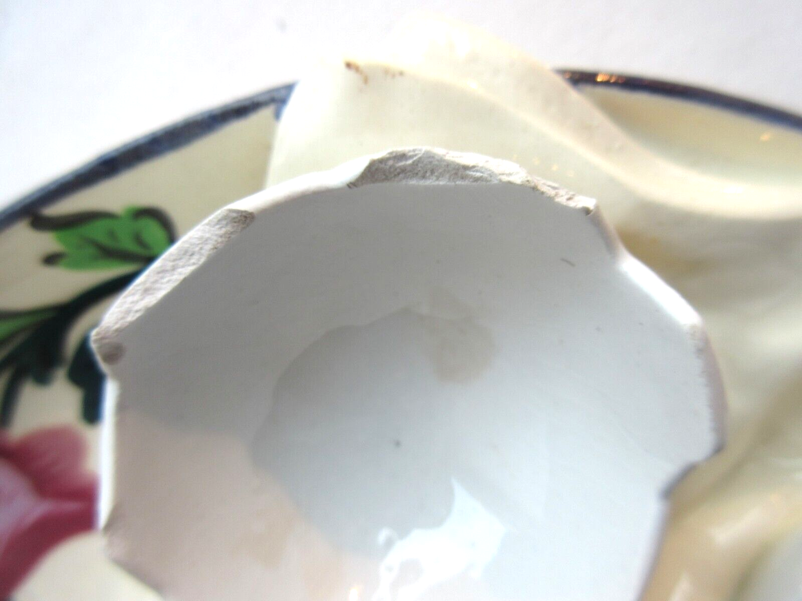 Egg dish or egg dish in slip trompe l'oeil signed GD Paris Deposited