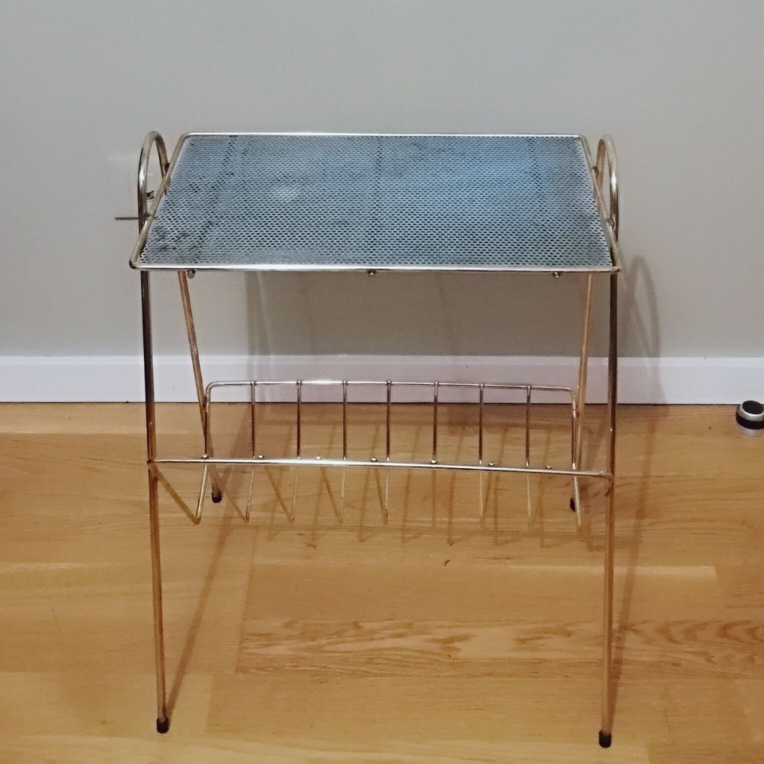 Coffee table door vintage magazines