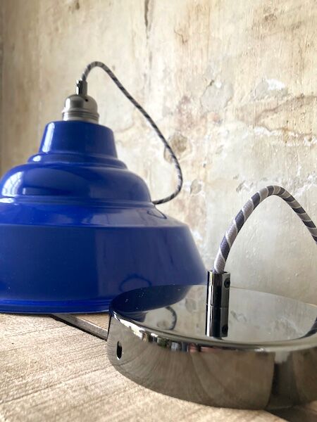 Blue metal workshop suspension