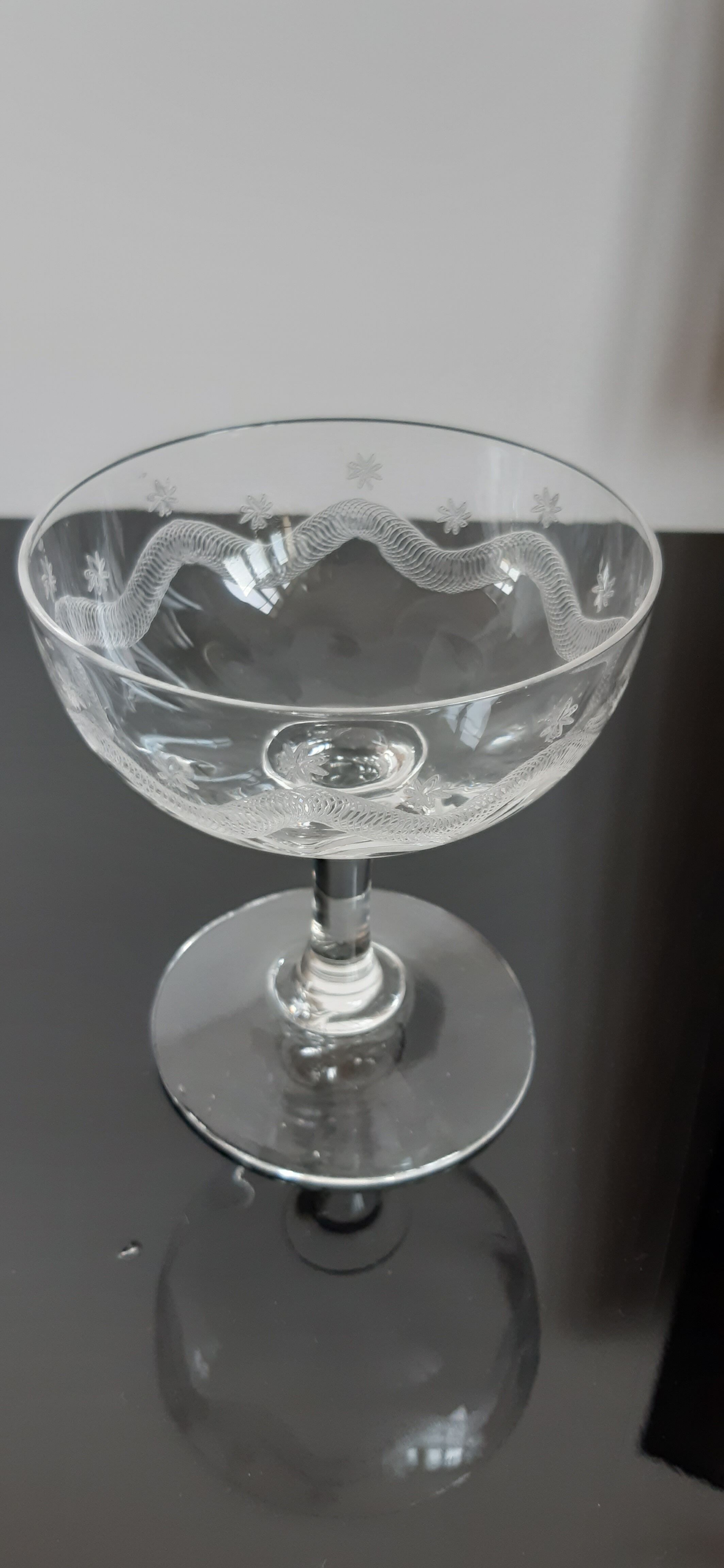 Set of 9 champagne glasses in crystal engraved XIXth