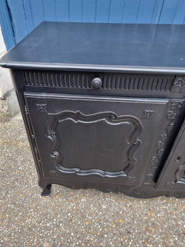Buffet bas style Louis XV peint en noir