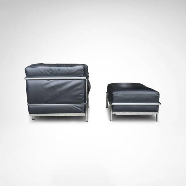 Fauteuil LC2 et repose-pieds par Le Corbusier et al. pour Cassina années 1990