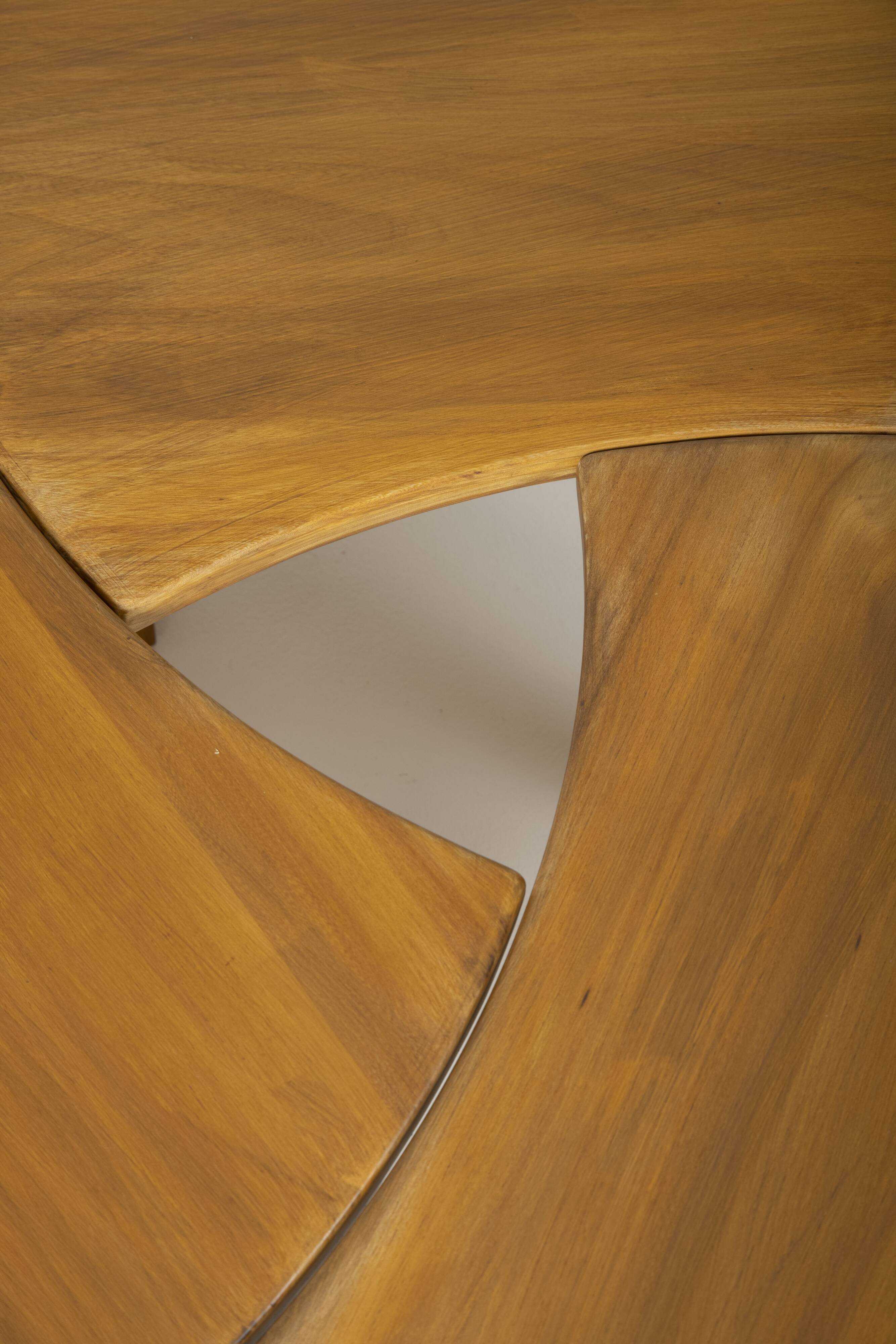 Table basse en orme massif, 1970s