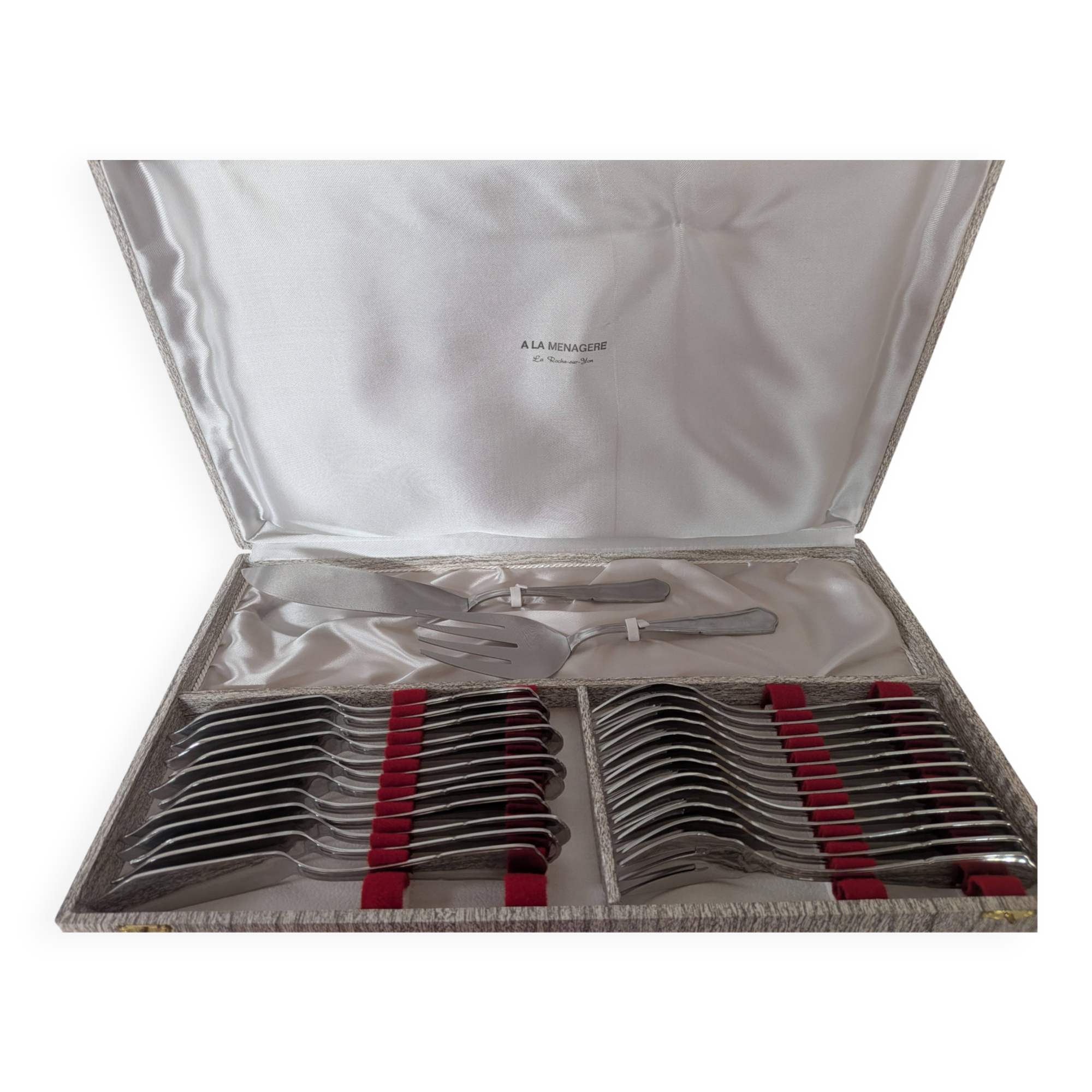 Vintage 26-piece stainless steel cutlery set with case – À La Ménagère