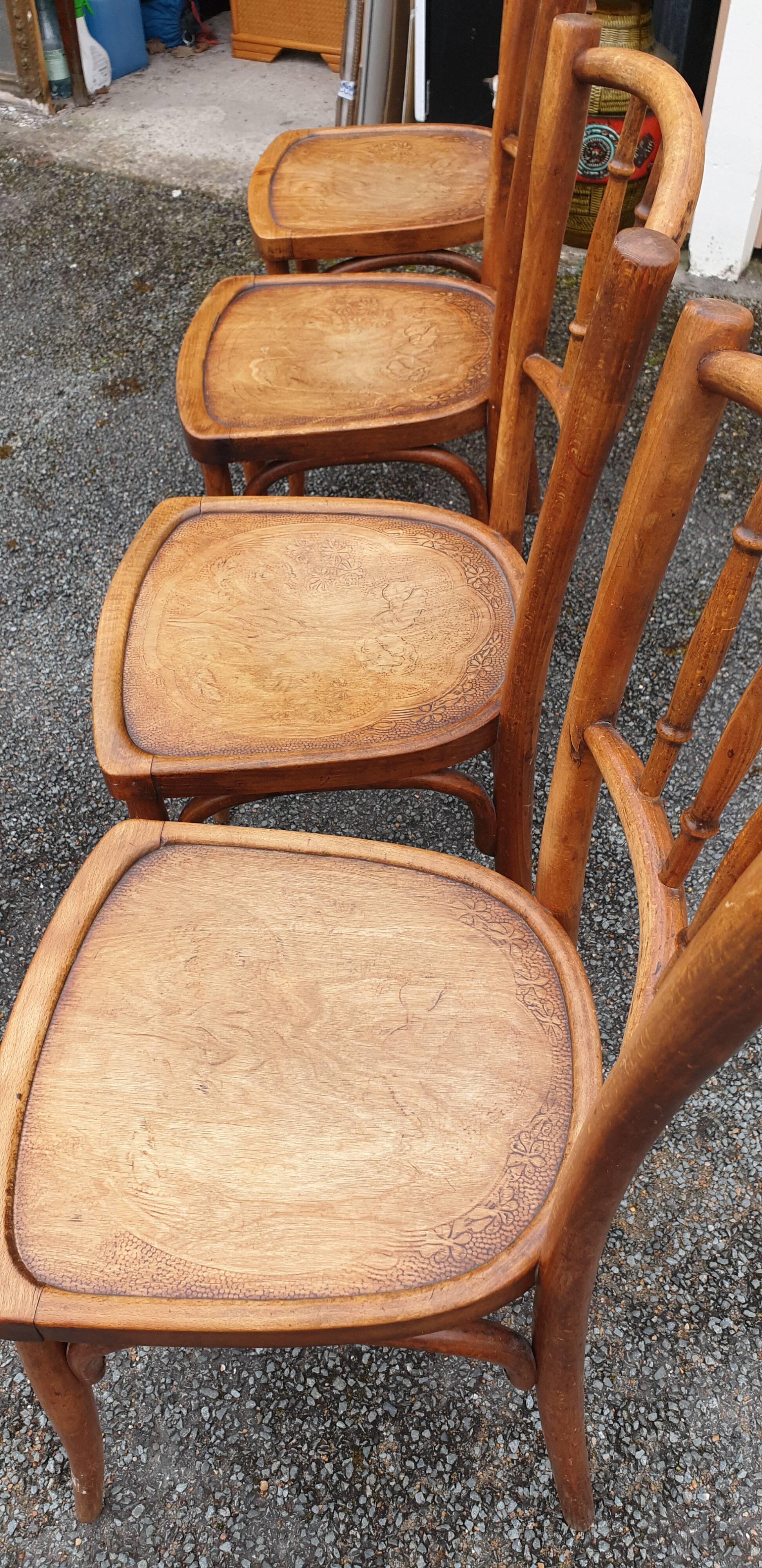 4 curved wooden chairs 1920/1940.