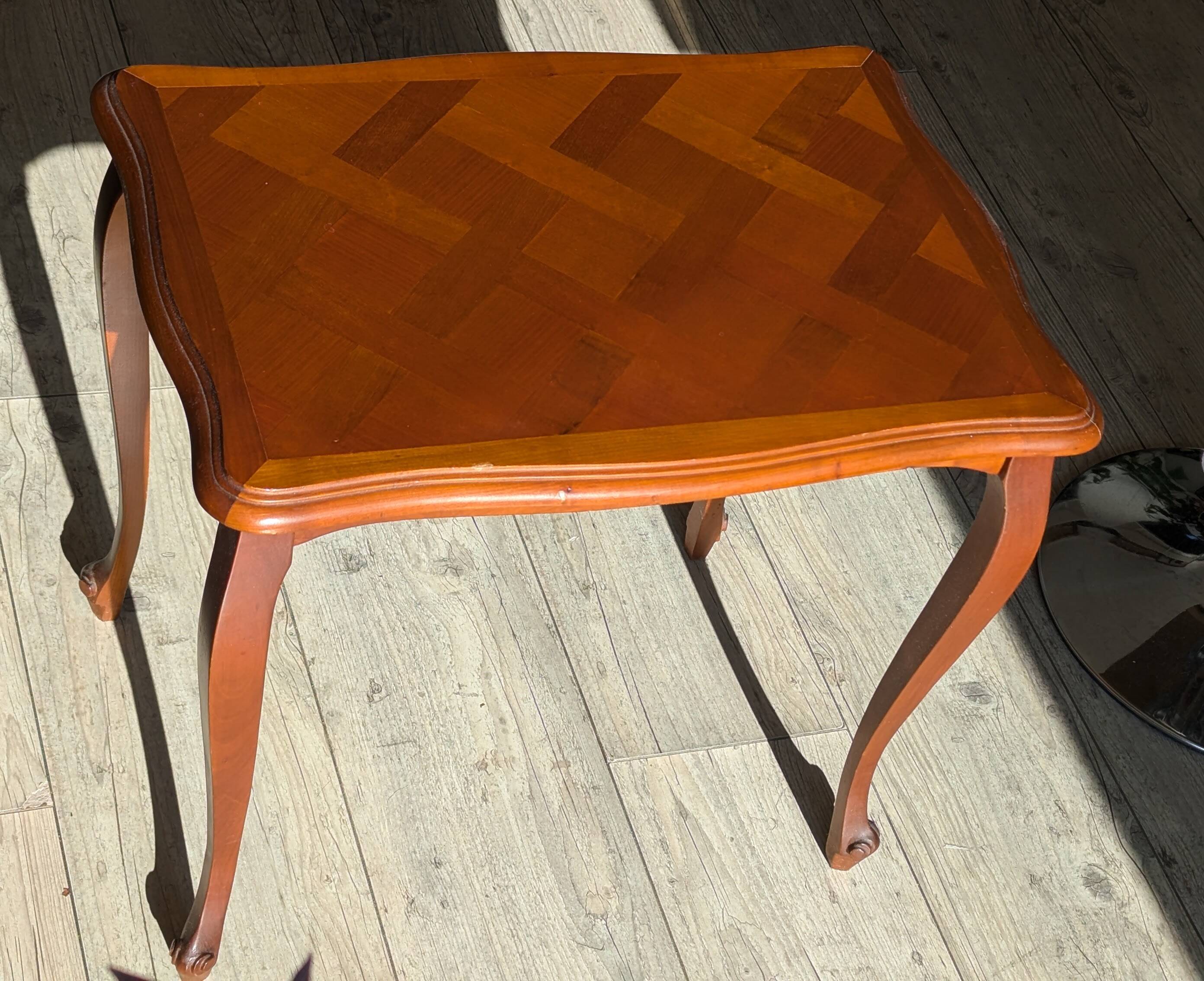 Lot de 3 tables gigognes - style Louis XV - merisier - décor marqueterie motif parquet (parqueterie)