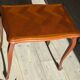 Lot de 3 tables gigognes - style Louis XV - merisier - décor marqueterie motif parquet (parqueterie)