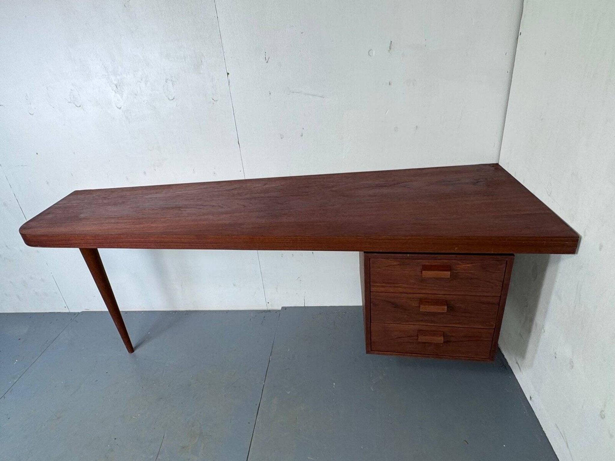 Bureau danois moderniste en teck, années 1950