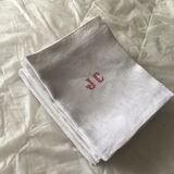 Set of monogram linen towels